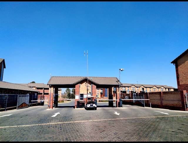 2 BEDROOM TOWNHOUSE FOR SALE IN KIBLER PARK